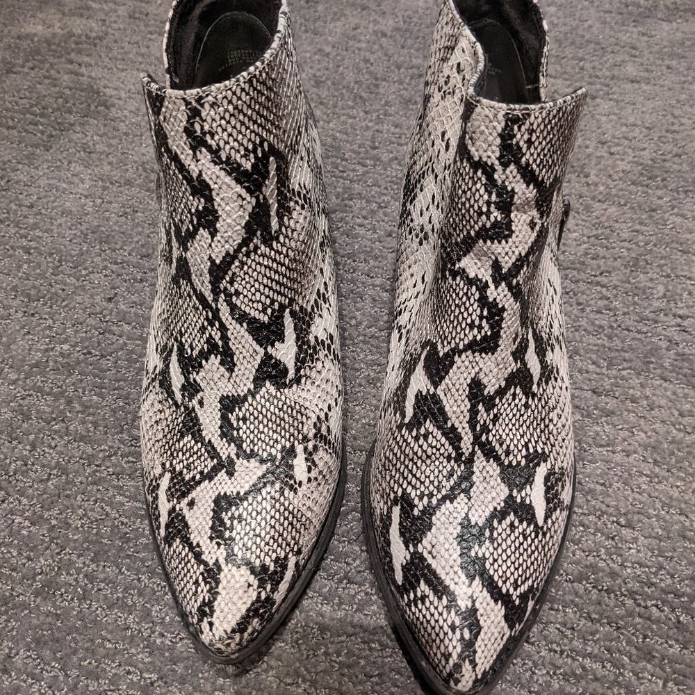 Seychelles Chaparral Leather Block Heel Bootie